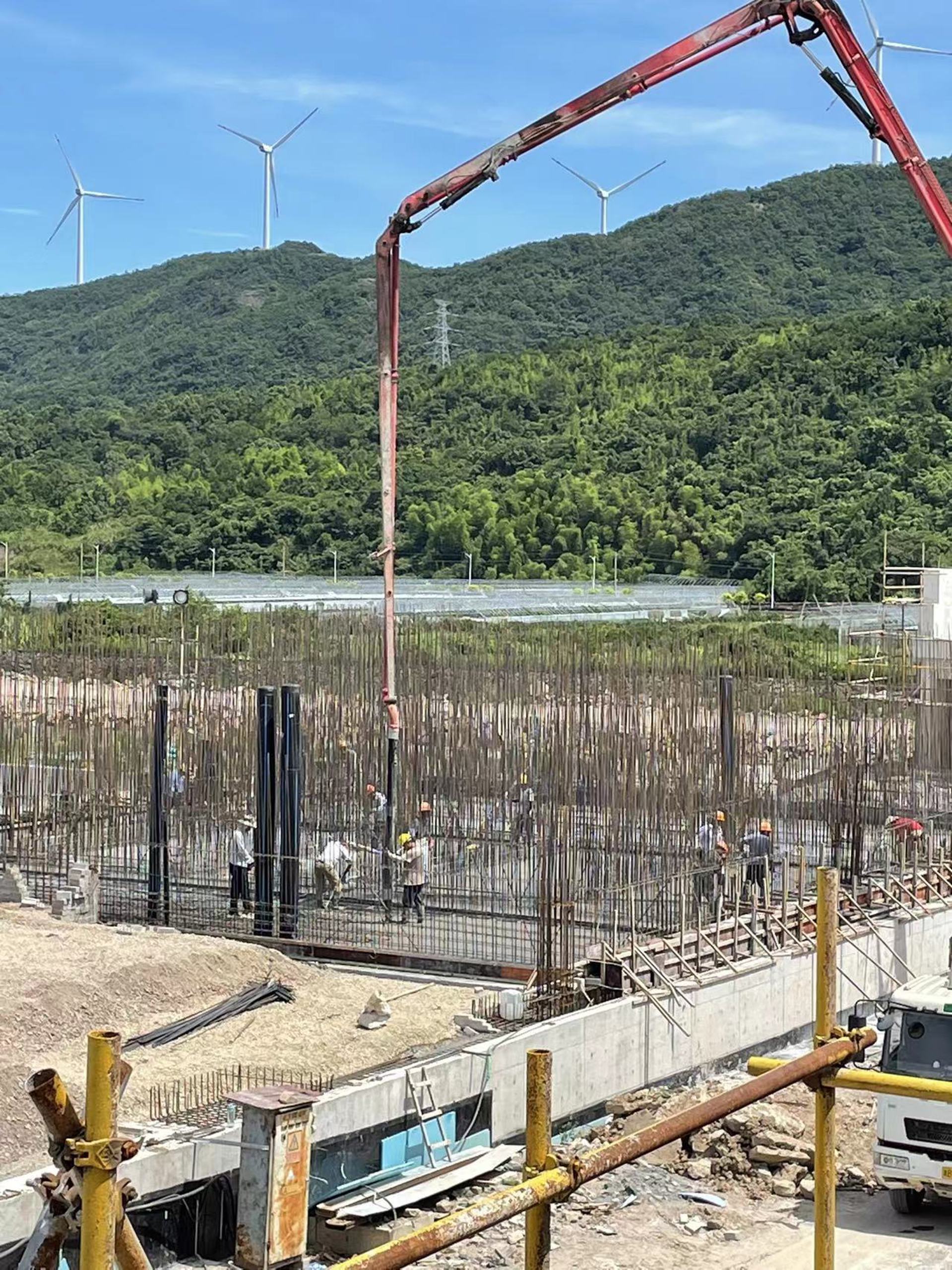 RAS 4 filter unit concrete construction errection