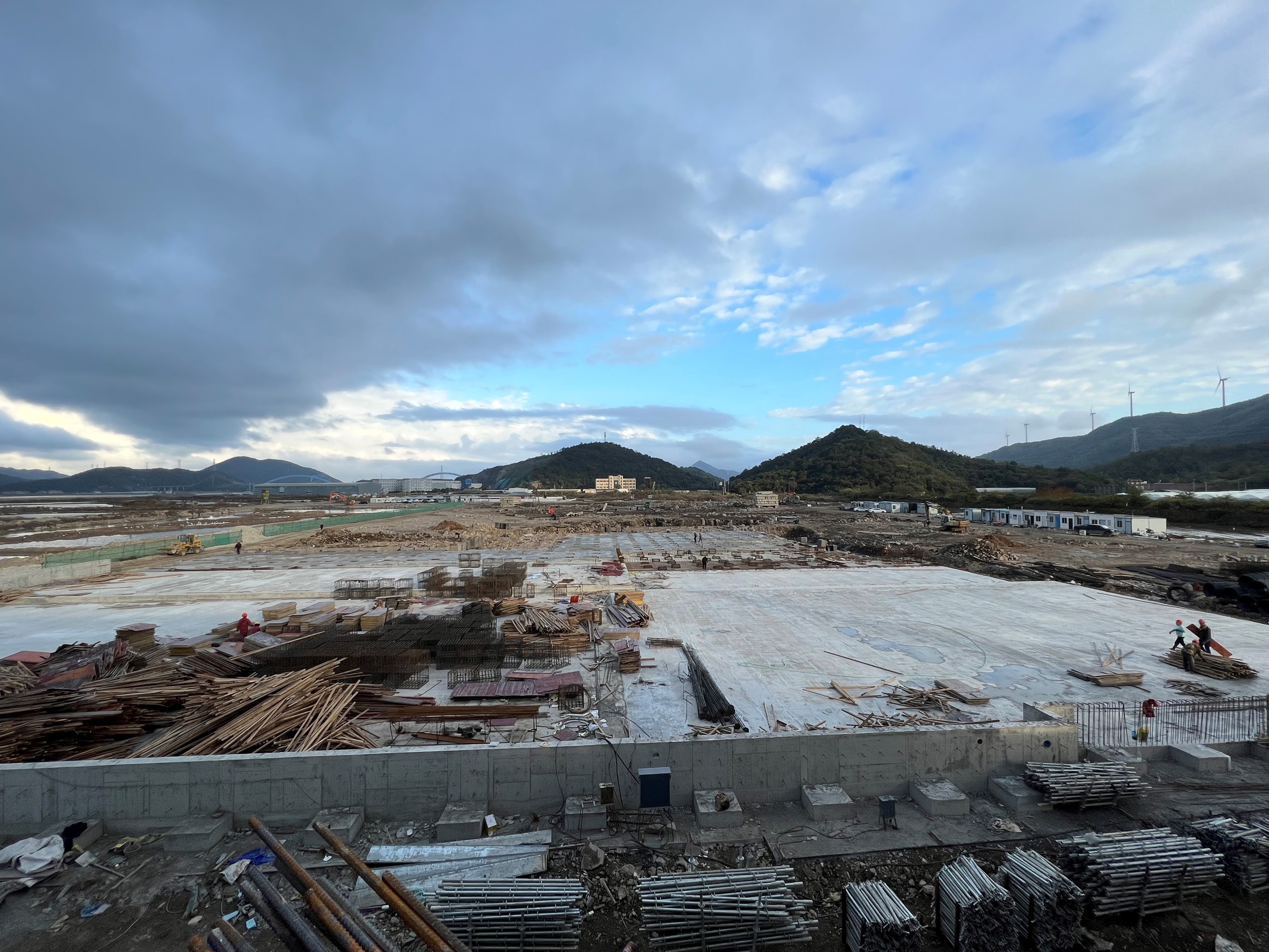 Foundation on-growing building