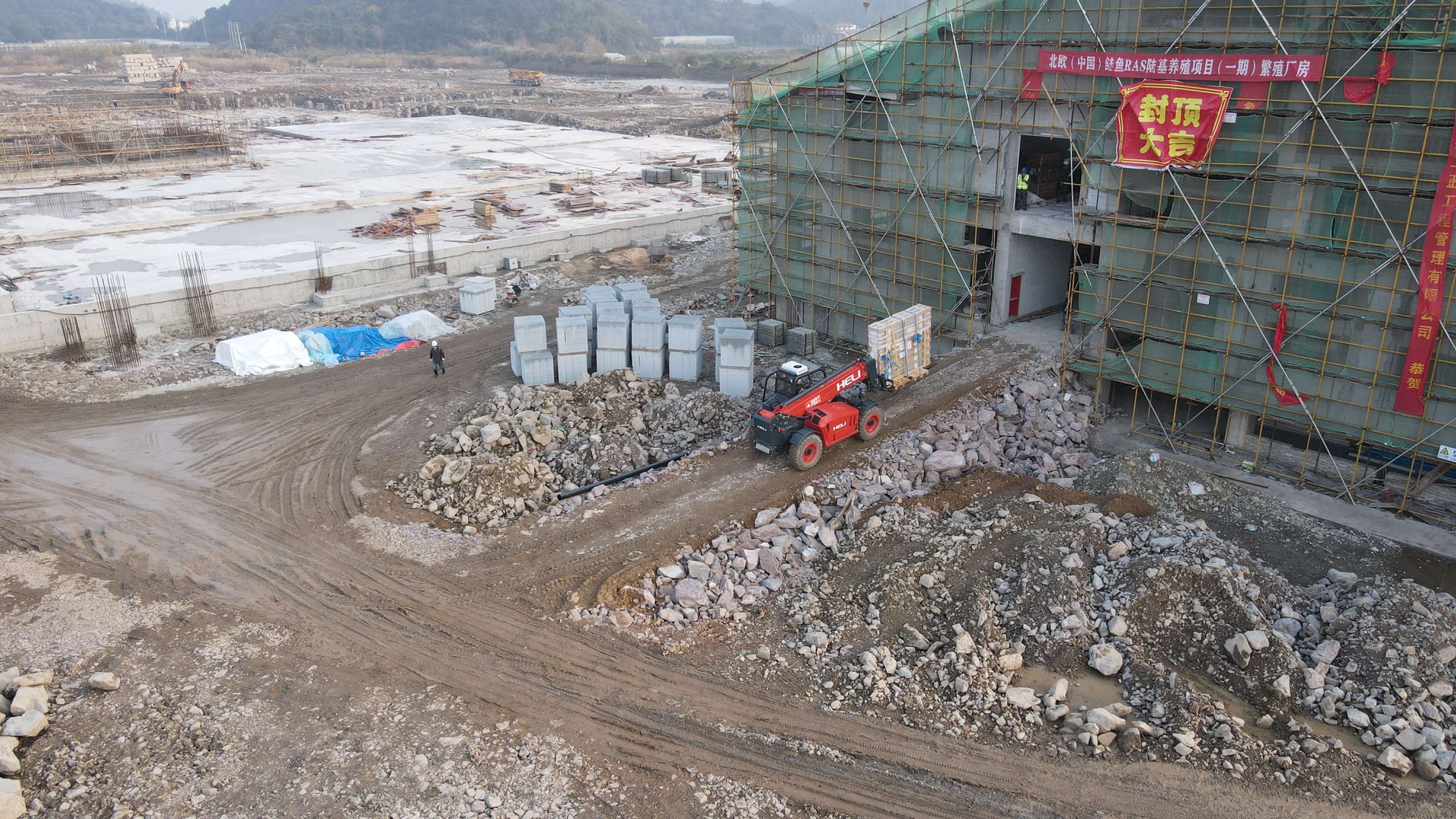 Hatchery equipment beeing installed